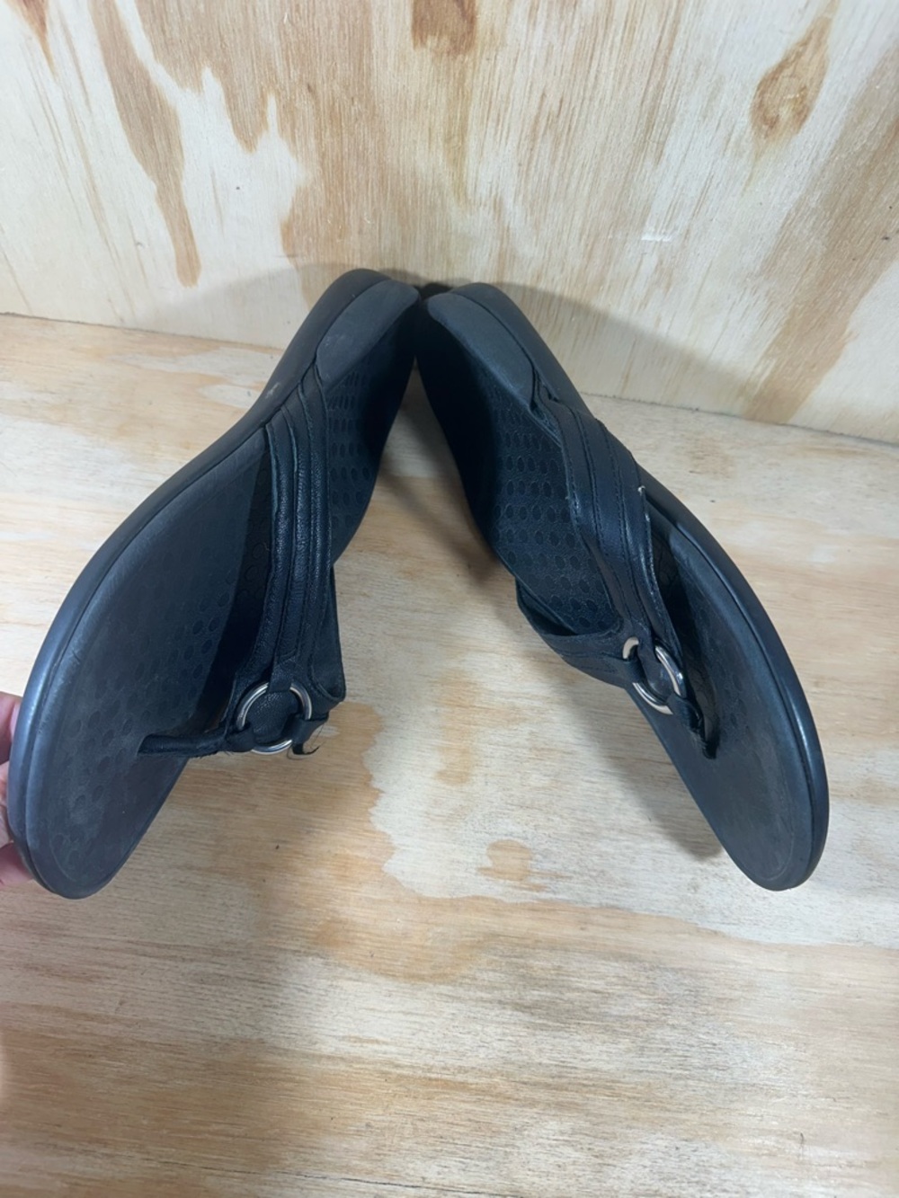 Vionic Black Flip Flop Sandals Women’s Size 9 - Picture 3 of 8